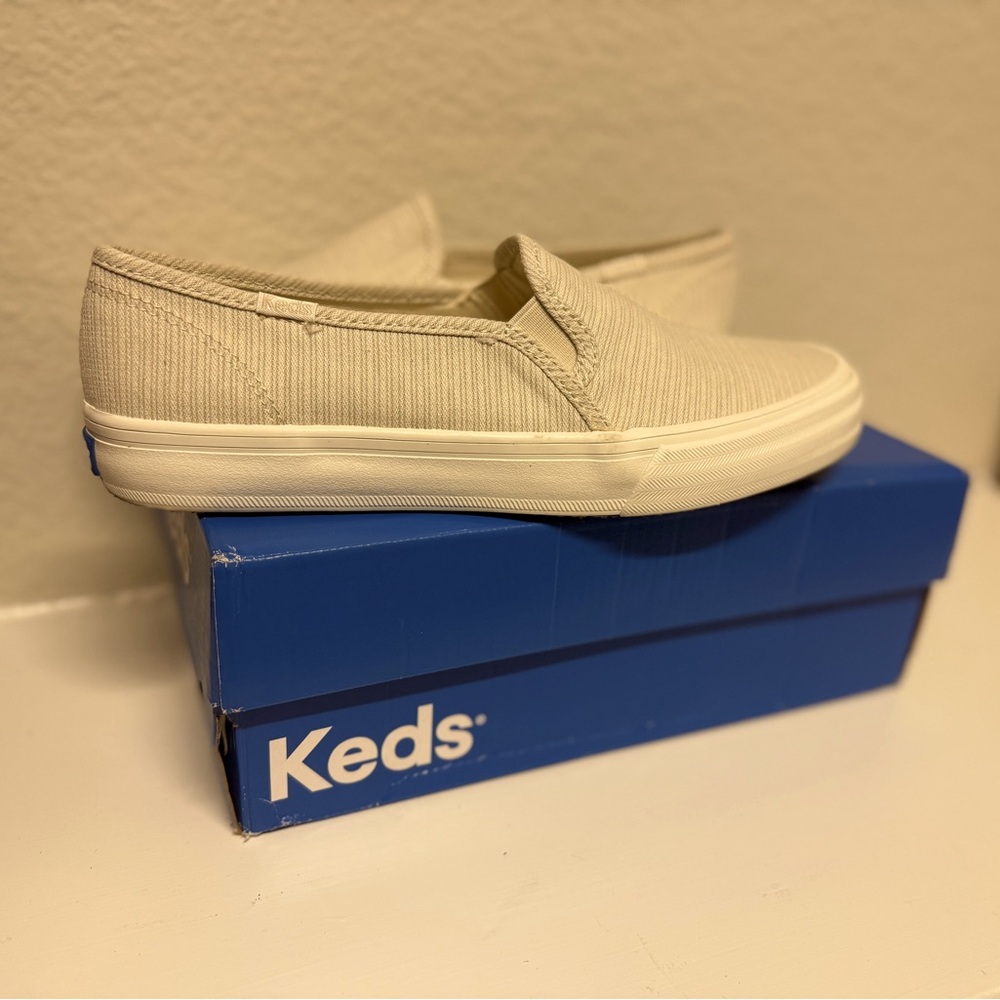 Women Off White Keds